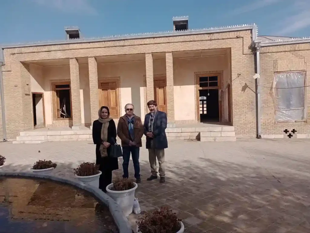 Visiting the Chahar Bagh mansion, which remains from the Qajar era