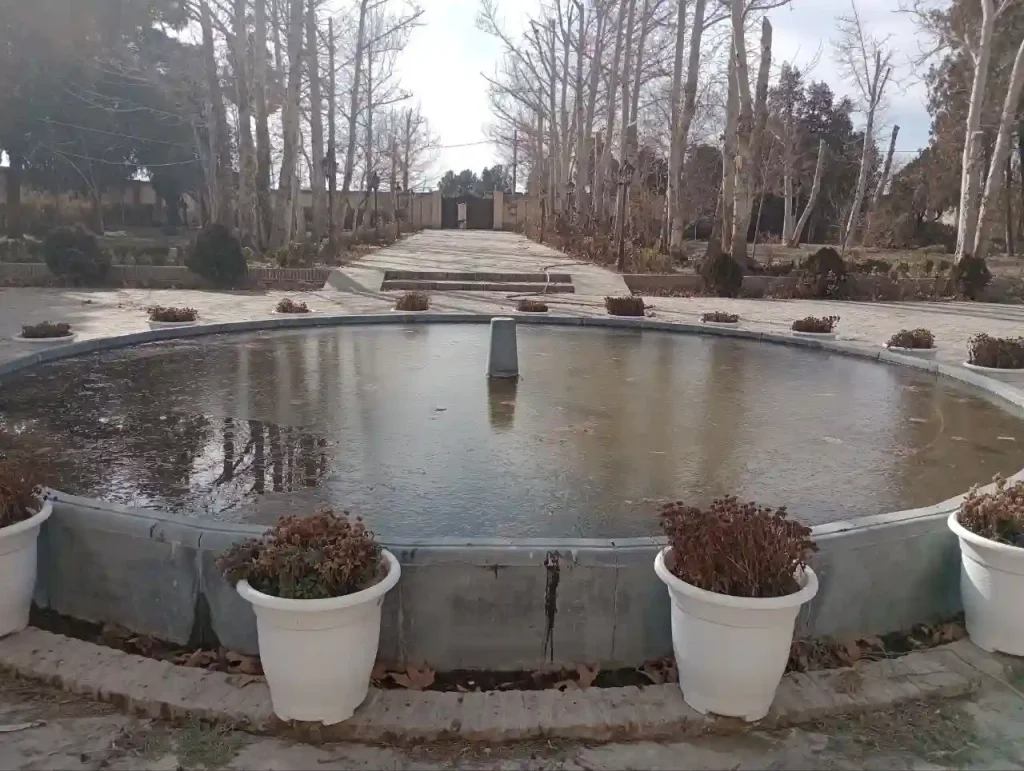 Visiting the Chahar Bagh mansion, which remains from the Qajar era